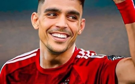 أشرف بن شرقي يقترب من الأهلي