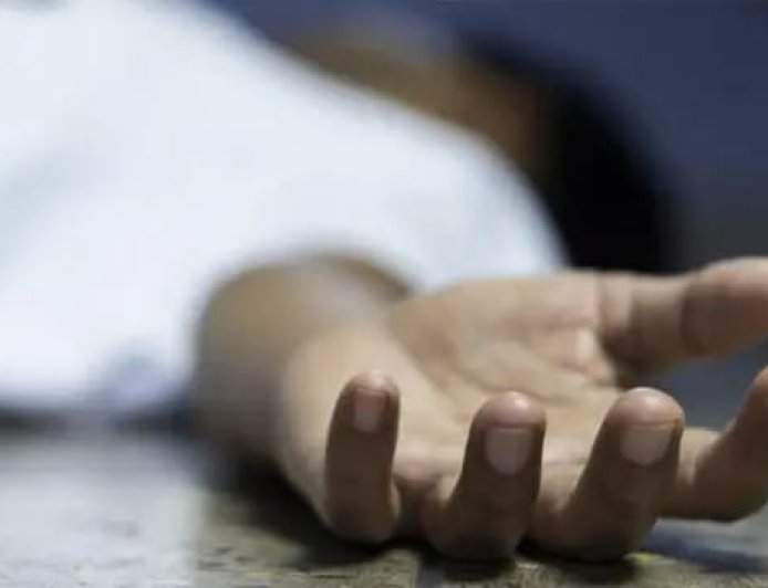 مأساة في التجمع.. فتاة قعيدة تلازم جثمان شقيقها 12 ساعة بعد وفاته