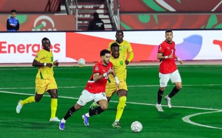 المصريين بعشرة لاعبين للدور التالي متأهلين