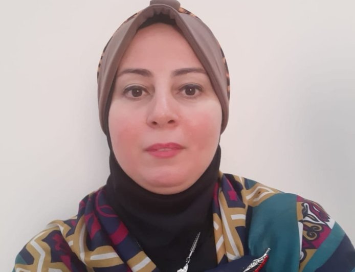 الطبيبة والكاتبة أماني صقر تحذر من "دخلاء التخاطب" وتدعو لنشر الوعي العلمي