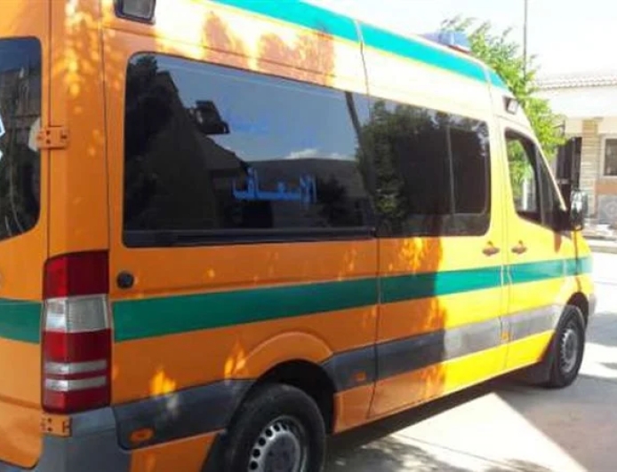 إصابة طبيبة وطفلة بين 5 مصابين في تصادم ملاكي وربع نقل بطريق أسيوط الصحراوي